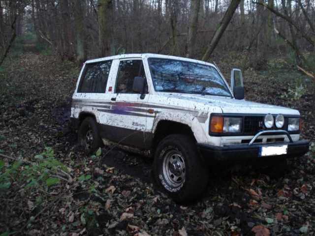 Все запчасти ISUZU TROOPER 2.6 i двигатель