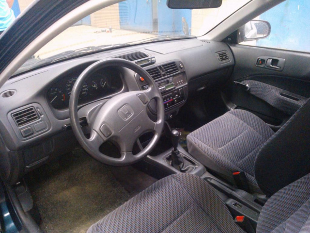 Двигатель Honda Civic 1.4 is 75 KM 127000 km запчасти