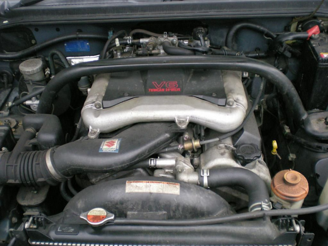 Suzuki Grand Vitara 2001 год 2.5V6 двигатель