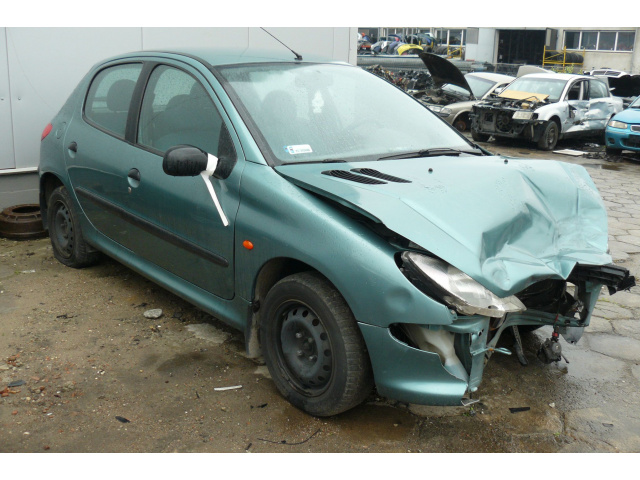 Двигатель 1, 4 PEUGEOT 206 99г..