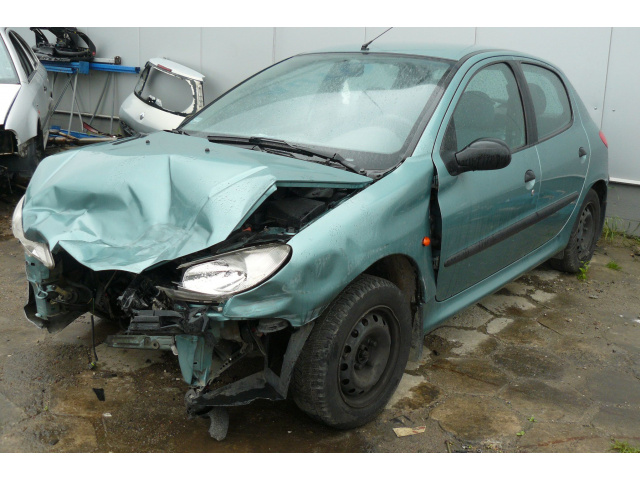 Двигатель 1, 4 PEUGEOT 206 99г..