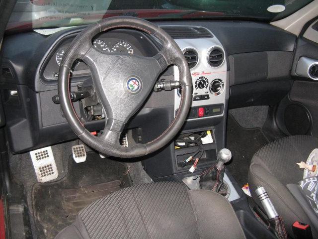 ALFA ROMEO 145 1.4 16V 2000 год двигатель LAMPY DRZWI