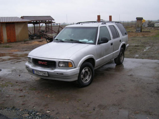 Chevrolet blazer vs gmc jimmy #4