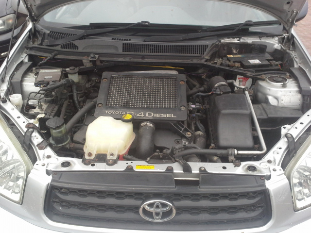 TOYOTA RAV4 00-05 2.0 D4D AVENSIS двигатель W машине