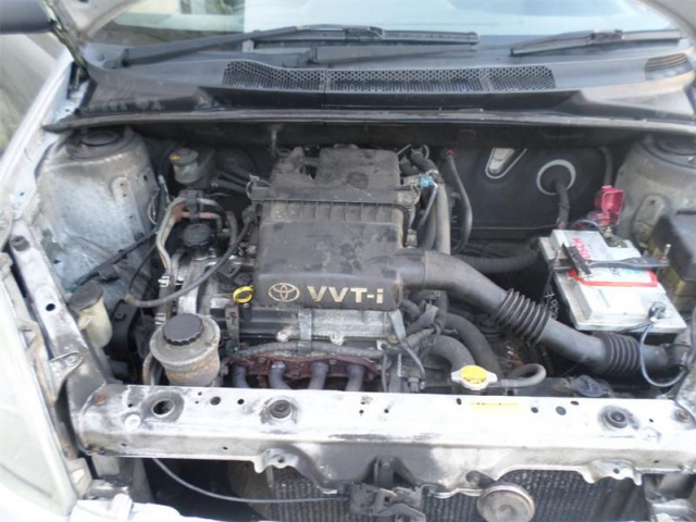 Двигатель 1.0 VVT-i Toyota Yaris 99г.