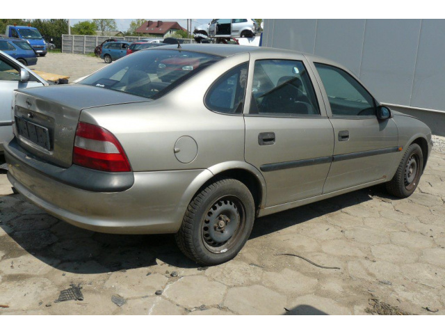 Двигатель 1, 6 OPEL VECTRA B 97г..