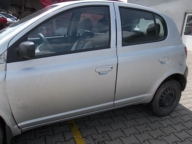 TOYOTA YARIS 1.0 VVT-I 00г.. двигатель 68tys.km