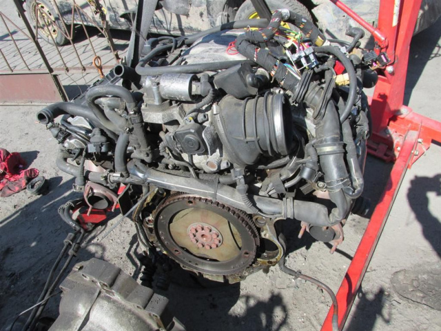 AUDI A8 D2 двигатель 3, 7L V8 AEW бензин BEZ навесного оборудования