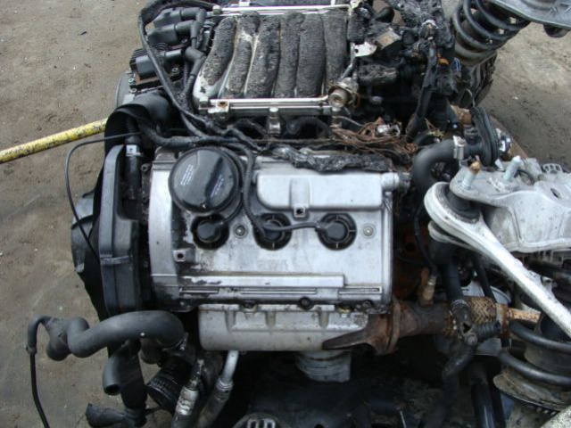 AUDI A8 D2 2.8 двигатель APR