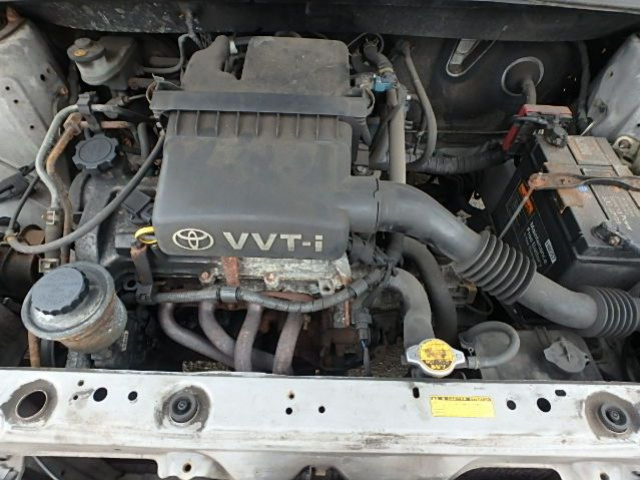 Toyota Yaris двигатель 1.0 VVTI бензин